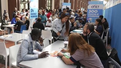 French unemployment hits six-year high as jobless total reaches 2.7 million