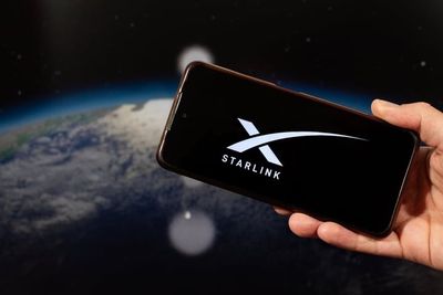 T-Mobile's CEO Just Dismantled SpaceX's Starlink Mobile Ambitions as Musk's Firm Pours Billions Into Buying Spectrum: 'What's Their Differentiation?'