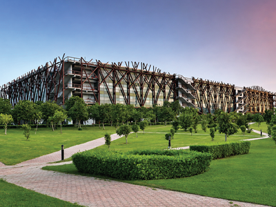 What does an online degree from O.P. Jindal Global University offer?