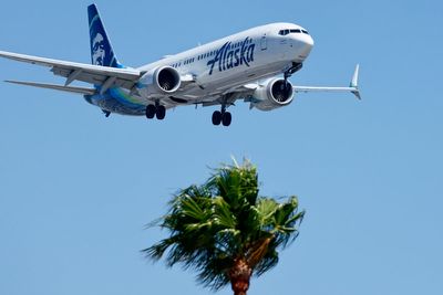 FAA orders inspections of nearly 500 Boeing jets for possible cracks