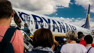 Miami woman flies Ryanair for the first time. She’s stunned as techno blasts and passengers start dancing, drinking, and stripping at 30,000 feet