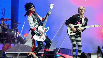 Nikki Sixx confesses Mötley Crüe do in fact use backing tracks on stage – but promises they play all instruments live: “We enjoy being able to do what we did in the studio live”