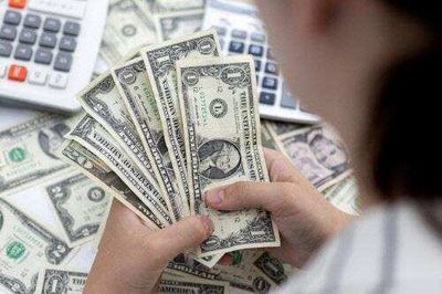 Dollar drops as weak US jobs data pushes out Fed hike expectations