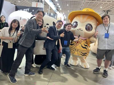凱達格蘭論壇落幕 美加前官員逛文博會和「蜜柑站長」大合照