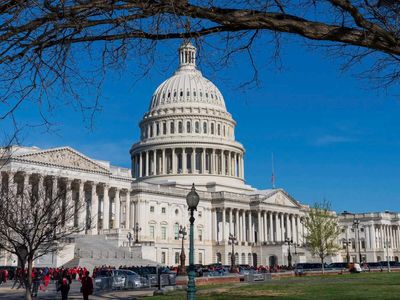 US Senate approves funding bill to avoid a shutdown before the election