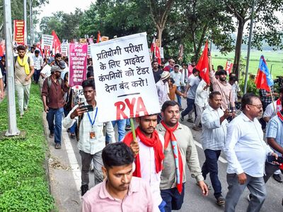 Jharkhand govt holds talks with various outfits amid paper leak protests, fails to break deadlock