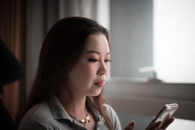 Banking Alerts Women Should Turn On Before Holiday Shopping Begins
