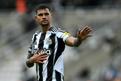 Arsenal sign midfielder Guimaraes from Newcastle