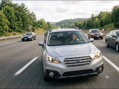 Psychology says people who keep changing lanes while driving aren't always in a rush: What this behaviour may mean and teach us?