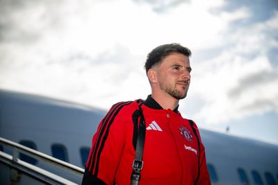 Manchester United suffer double injury scare as Mason Mount and Tom Heaton forced off against PSG