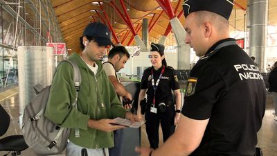 Spain imposes border checks on Italian travellers amid migrant dispute