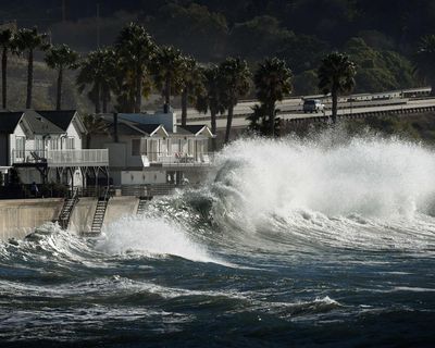 ‘Super El Niño’ could bring wet winter and flooding to western US, climate scientists warn