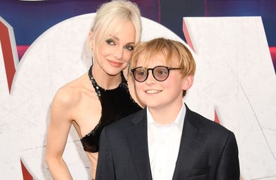 Scary Movie's Anna Faris struggled to fit in with the moms of her son's friends