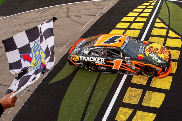 Carson Kvapil wins NASCAR O'Reilly Iowa race after chaotic overtime restart