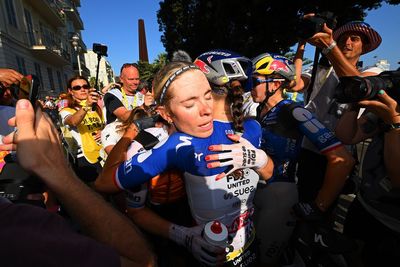 'Kasia knows deep in her heart that that kind of thing just happens' – Demi Vollering defends Célia Gery after complaints from Niewiadoma-Phinney