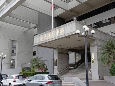 台中男發酒瘋「太沒品」秀下限 竟尿警察身上....下場出爐