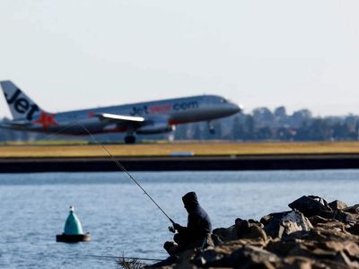 Jetstar and Qatar Airways near collision at Sydney Airport under investigation by Australian Transport Safety Bureau