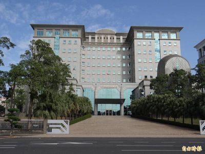 讓妻、母掛名包工程削70萬 台南區公所課員貪污起訴