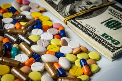 7 Prescription Drug Costs to Compare Before Medicare Open Enrollment