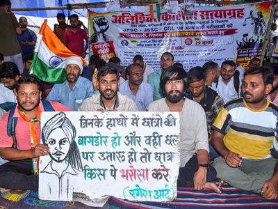 Jharkhand Governor accepts resignations of three JPSC members amid aspirants' protest