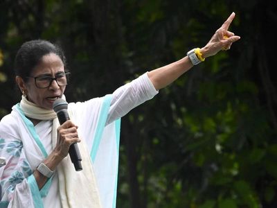 Mamata faces protest, mud, and ‘chor’ slogans during visit to family of deceased TMC worker