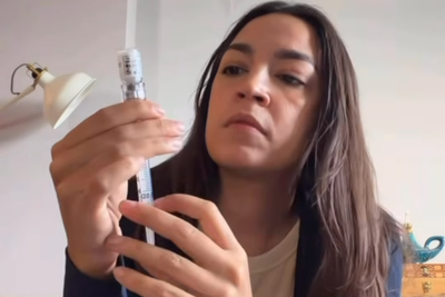 AOC Egg Freezing Decision Faces Outrage as Critics Slam Late Motherhood Plan Ahead of 2028 Ambitions