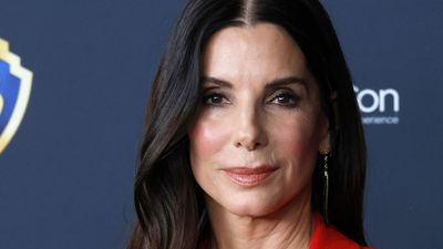 Sandra Bullock embraces the 90s nostalgia outfit that will take you right through the year