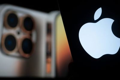 Apple Tests China's CXMT Memory Chips for iPhones and Macbooks Amid AI-Fueled Supply Crunch: Report