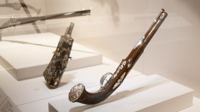 Man polishing musket-era powder horn outside Lexington church triggers lockdown, police response