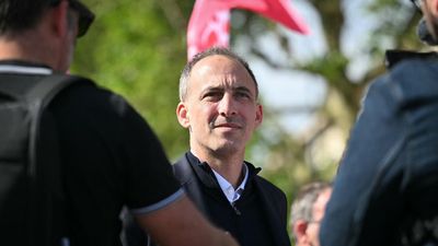 May ’68 protest leader Cohn-Bendit pledges support to Glucksmann for 2027