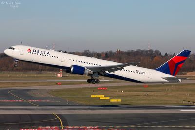 Mum Asks Delta Flight Attendant To Move Teen Son to First Class for Free and Gets Unexpected Response