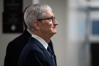 Apple may scrap its all-glass iPhone. Wall Street hasn't been this alarmed since Steve Jobs' death