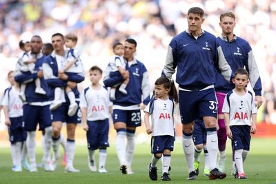 Micky van de Ven: Tottenham highlight leadership qualities as Cristian Romero transfer decision looms