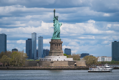 Liberty Island Boat Capsize Brings Six-Passenger Charter Rule Into Focus After Deaths