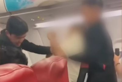 Frenzied Thai on Malaysia-Bangkok flight an army officer with mental issues