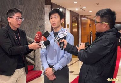 北市府發言人李政軒突請辭 涉嫌台中市府洩密案、30萬交保