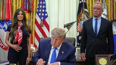 Trump signs order calling for fewer childhood vaccines, going against medical groups’ advice