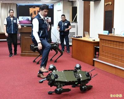 圖輯》機器狗立院「受虐」成焦點 遭技術人員連踹仍能自動起身