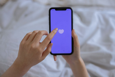 AI 'Dirty Talk' Is the New Dating Trend? Survey Reveals Millions Are Turning to Chatbots for Intimacy