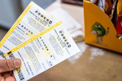Powerball jackpot nears $1 billion in biggest prize of the year