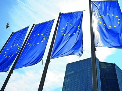 Euro zone bond yields rise as oil climbs on Hormuz doubts