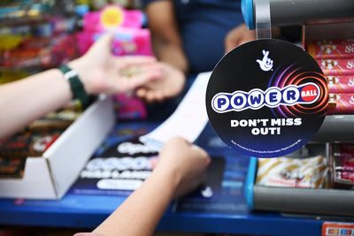 Unclaimed Powerball jackpot rises to nearly $1 billion