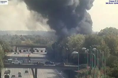 Huge fire breaks out next to M25 as section of motorway shut