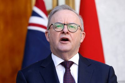 Australian PM urged to apologise over joke about melons gifted by Japan’s Takaichi