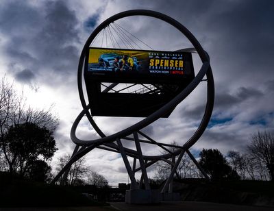 Designer unveils plans to replace Wandsworth's famous roundabout 'pretzel' with wooden sculpture