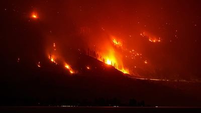 Mexican crews expected to arrive for wildfire fight in western Canada after 20,000 flee