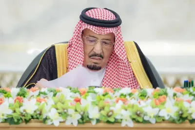 خادم الحرمين الشريفين يشيد بنتائج «قمة مكة للدفاع المشترك»