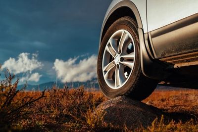 7 Tire Mistakes That Become More Dangerous on Hot August Pavement