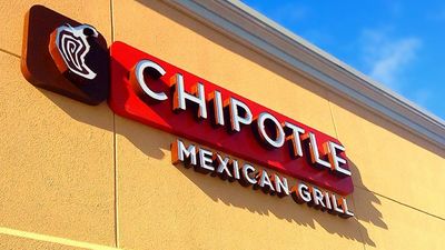 Customer alleges their local Chipotle skimped on the chicken ‘again.’ Then they notice an employee’s meal: ‘3x the size of mine’