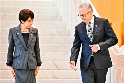 拿日相高市贈禮哈密瓜開黃腔 澳總理失言拒道歉